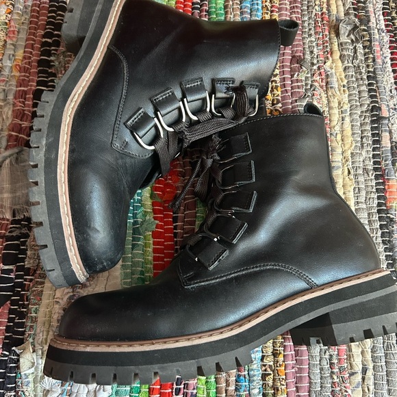 AquaDiva Stylish Shirley Black Leather Combat Boots 37/6.5" - Picture 3 of 16